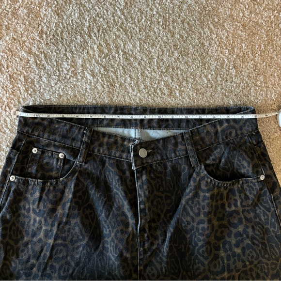 Viral Leopard Jeans - Picture 5 of 6